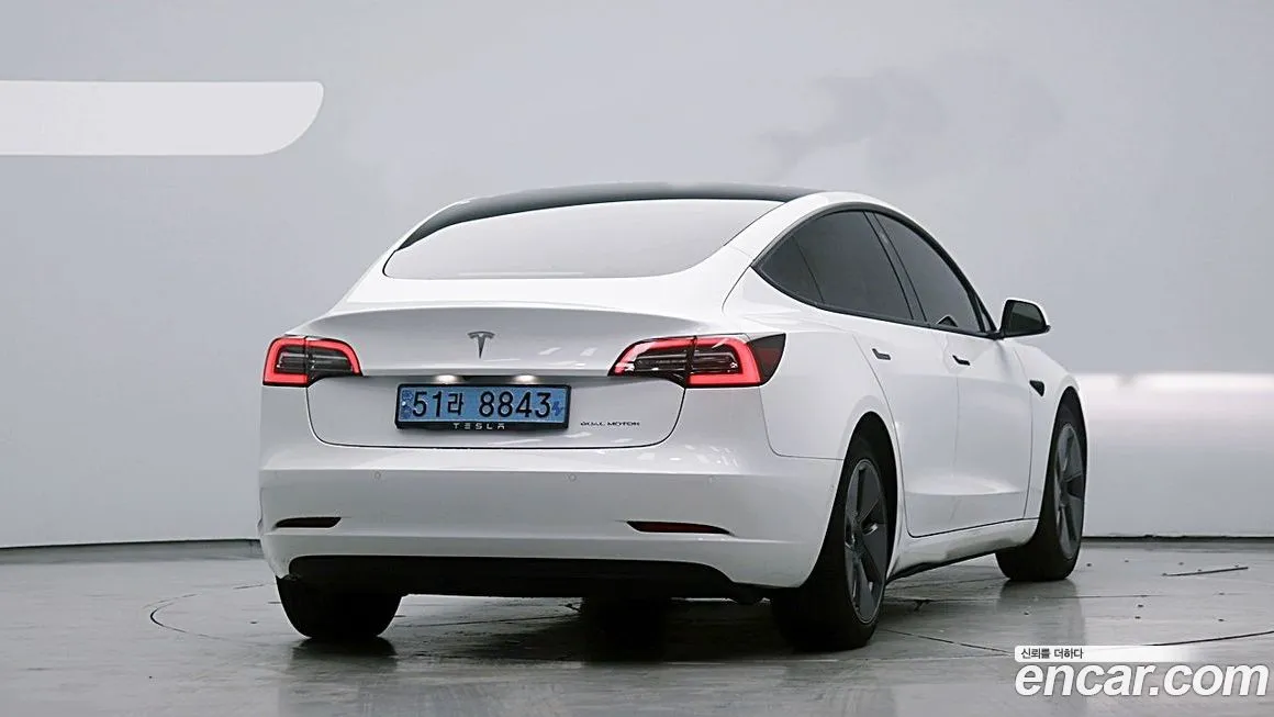 Tesla Model 3 — фото 4