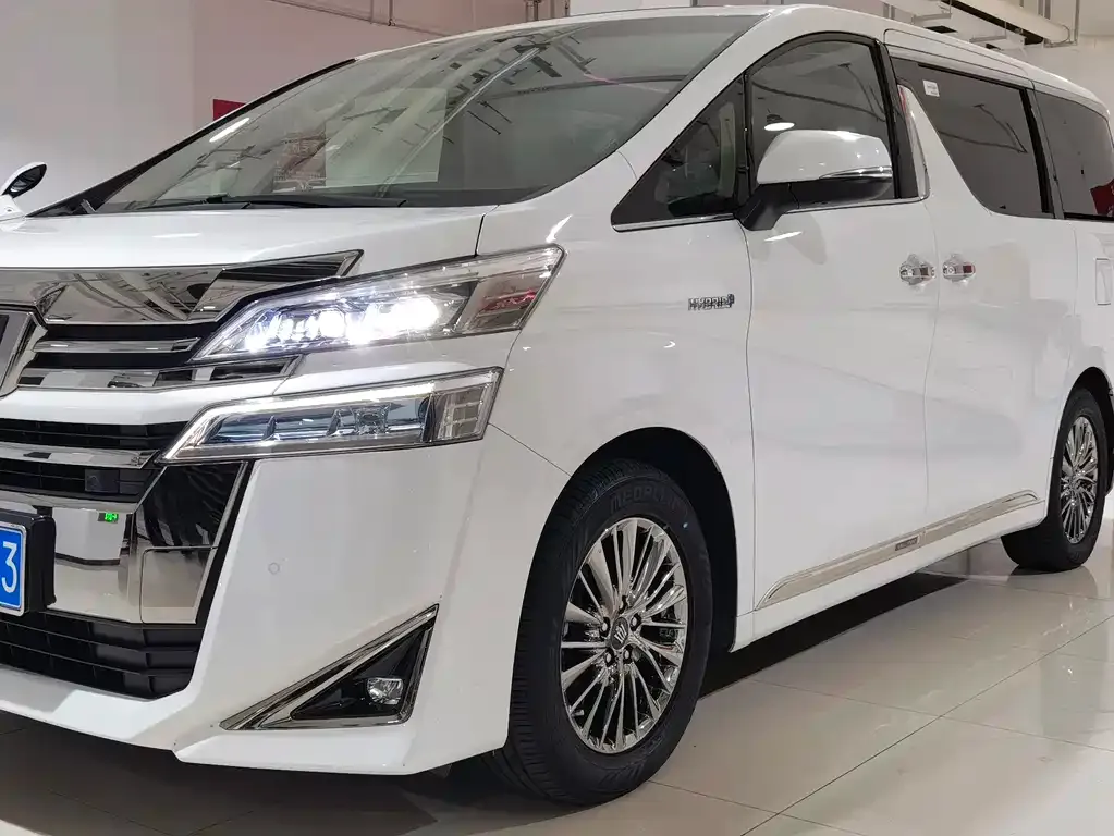 Toyota Vellfire — фото 2