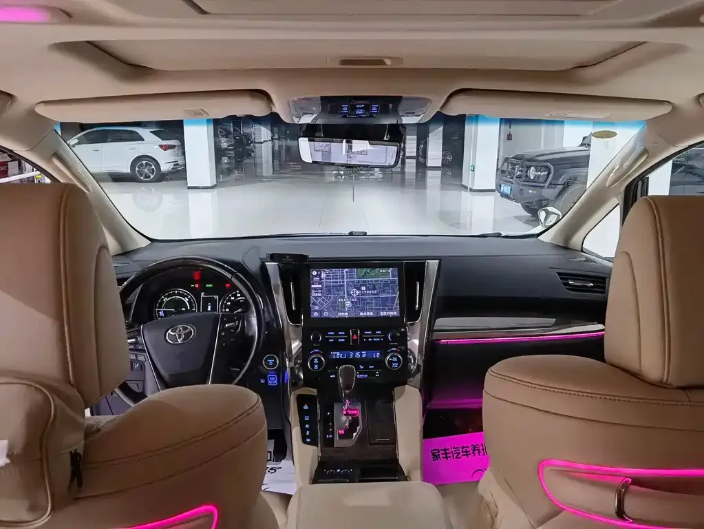 Toyota Vellfire — фото 6