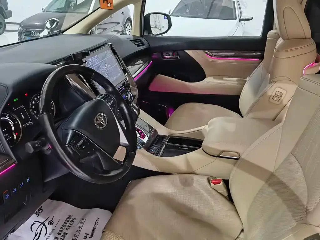 Toyota Vellfire — фото 9