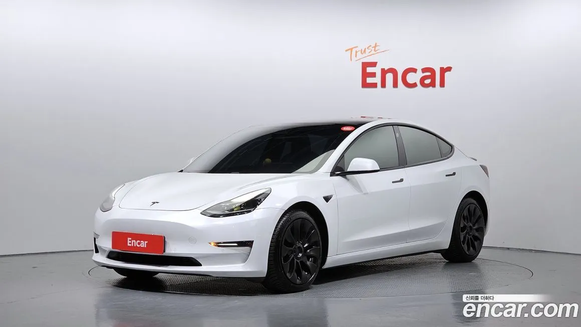 Tesla Model 3 — фото 1