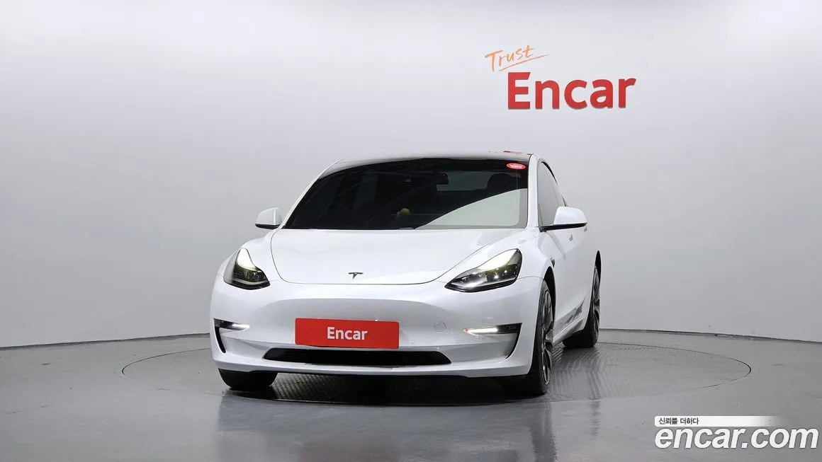 Tesla Model 3 — фото 3