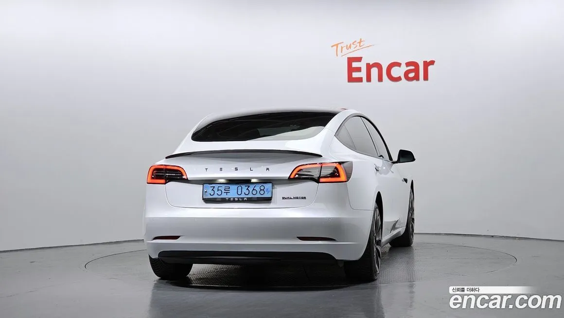 Tesla Model 3 — фото 4