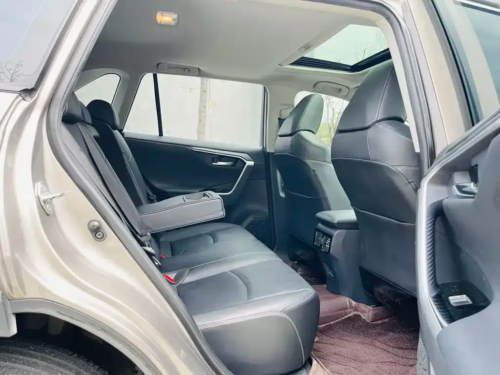 Toyota RAV4 2021 из CN, фото 5