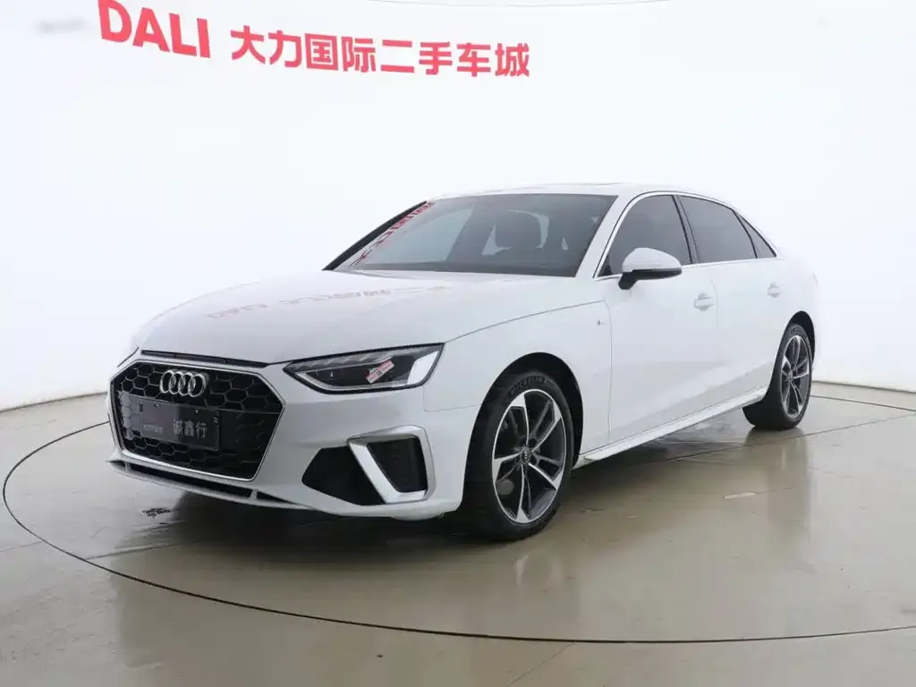 Audi A4L 2022 из CN, фото 1