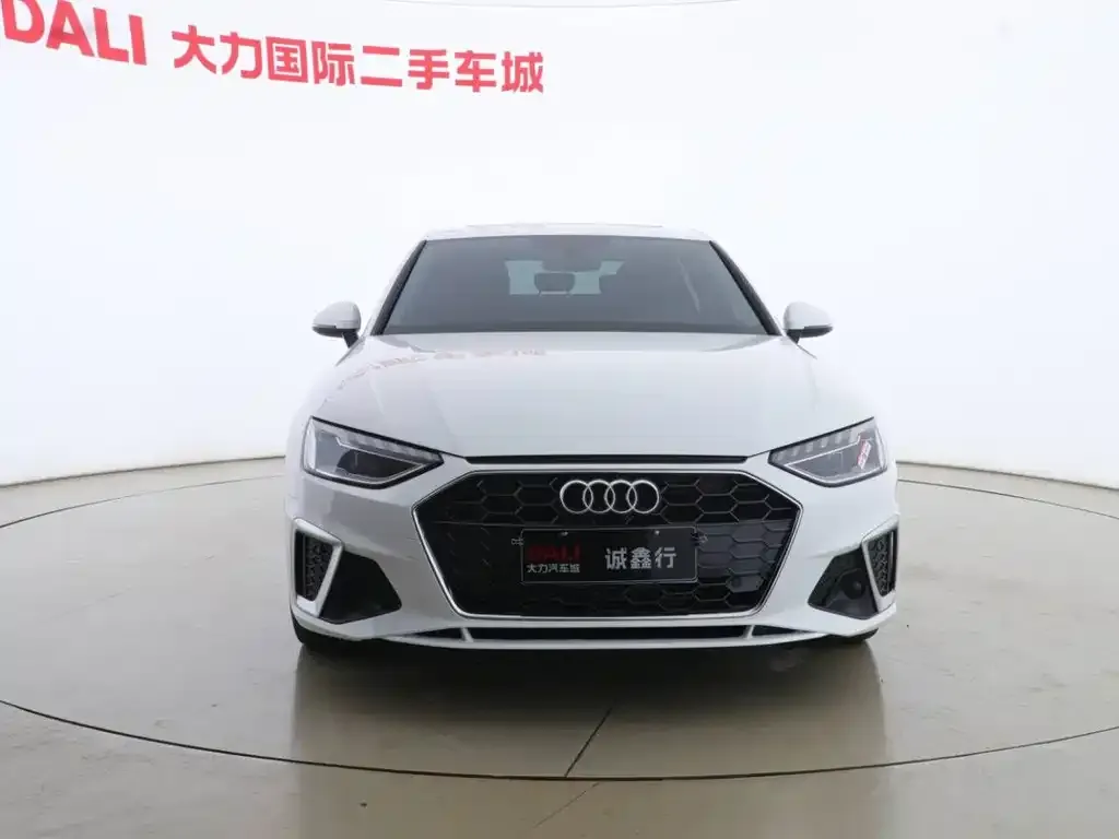 Audi A4L 2022 из CN, фото 2