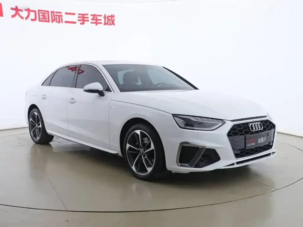 Audi A4L 2022 из CN, фото 3