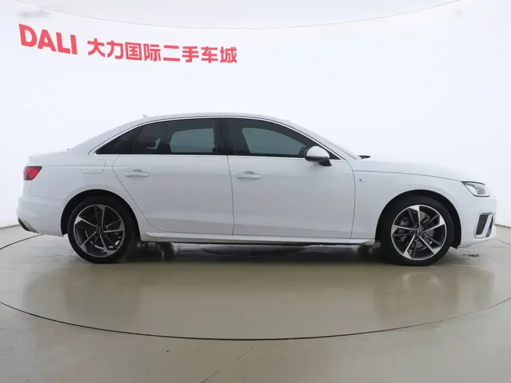 Audi A4L 2022 из CN, фото 4