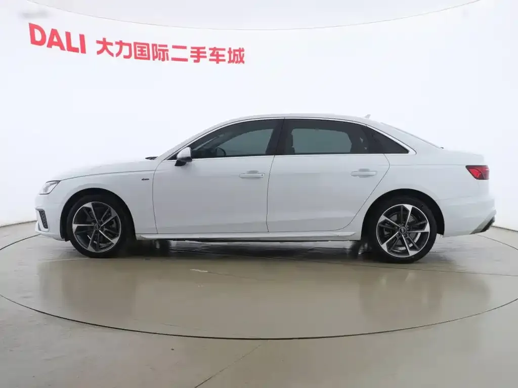 Audi A4L 2022 из CN, фото 5