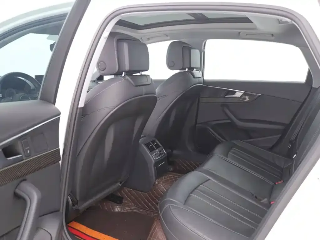 Audi A4L 2022 из CN, фото 8