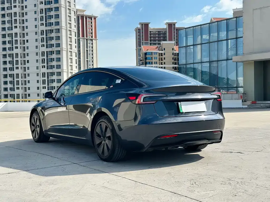 Tesla Model 3 — фото 10