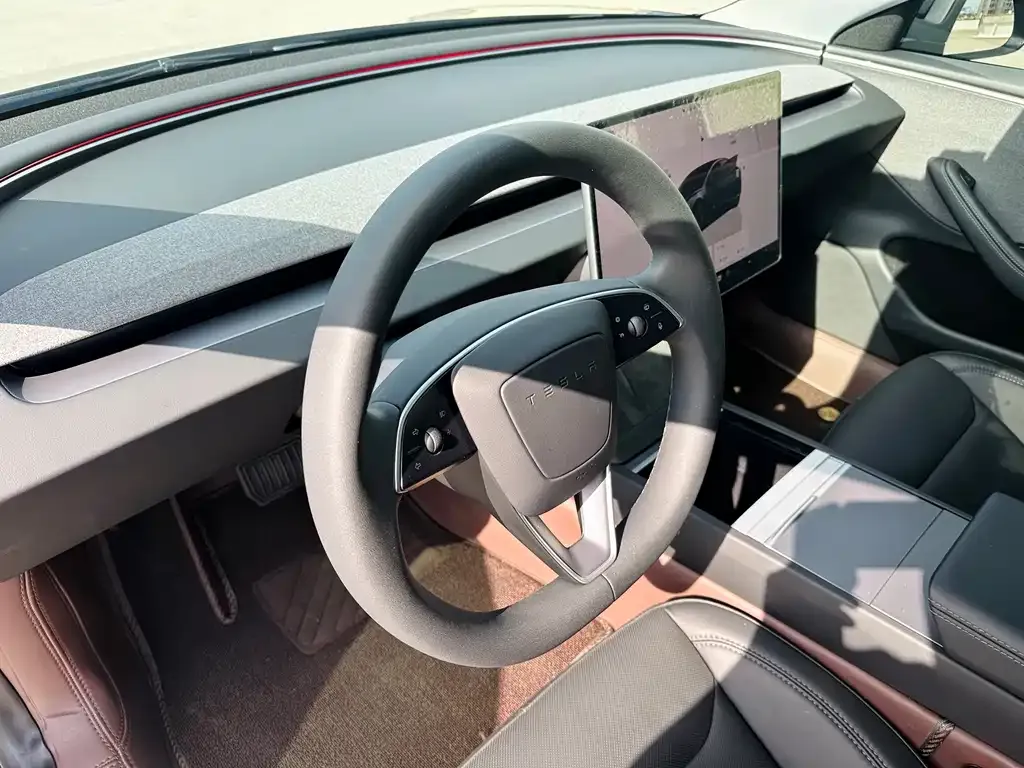 Tesla Model 3 — фото 4