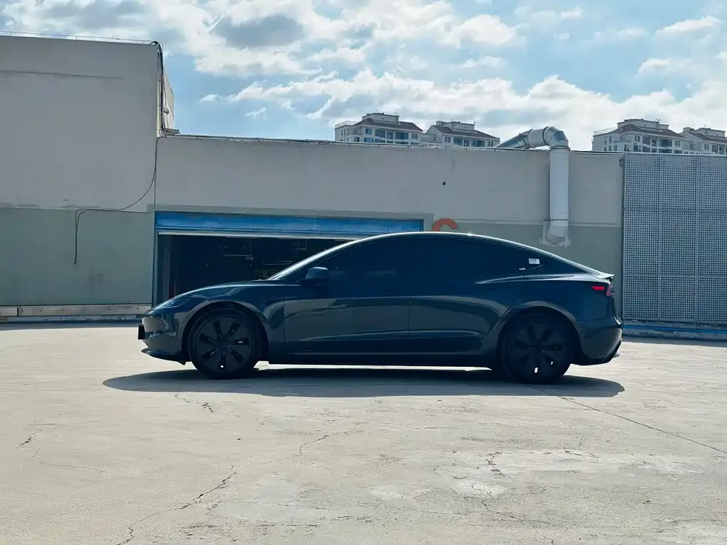 Tesla Model 3 — фото 9