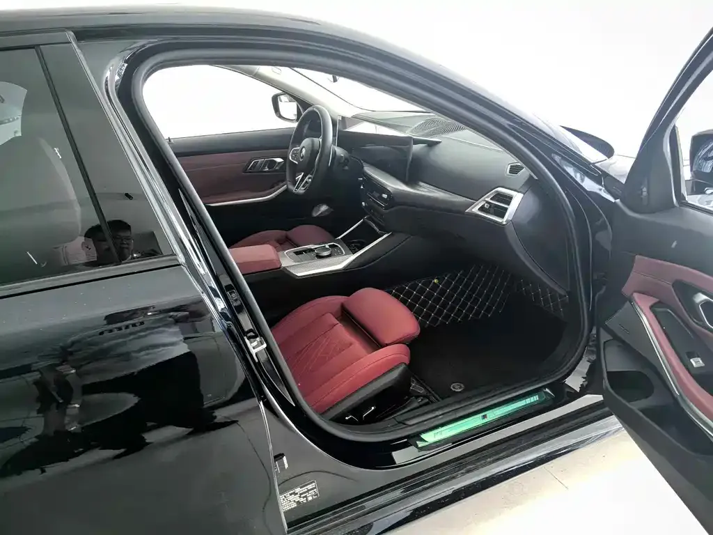 BMW 3 Series 2025 из CN, фото 6