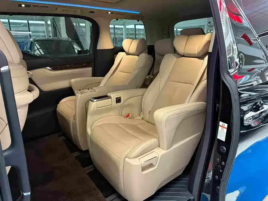 Toyota Alphard 2022 из CN, фото 3