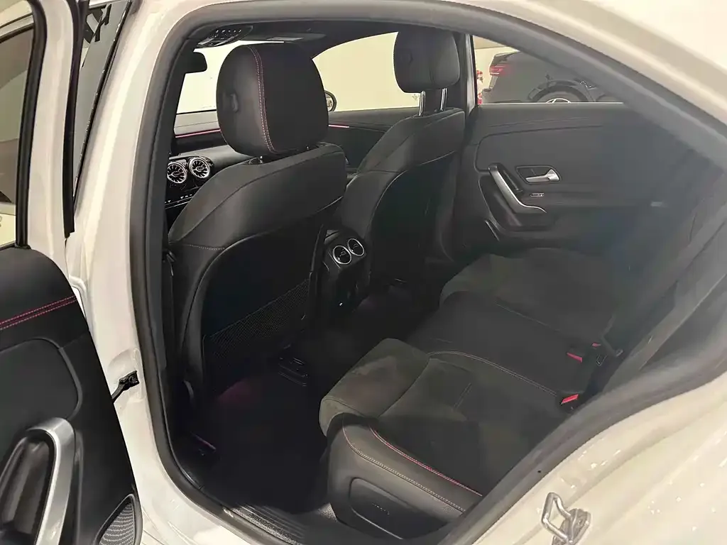 Mercedes-Benz A-Class 2024 из CN, фото 6