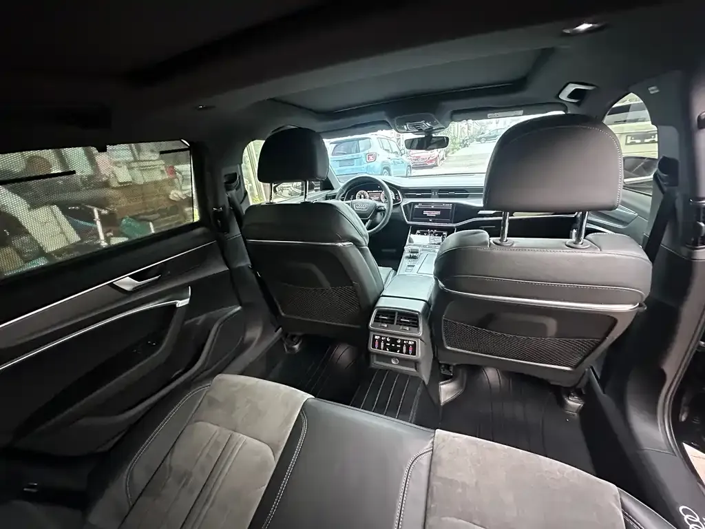 Audi A6L 2022 из CN, фото 6