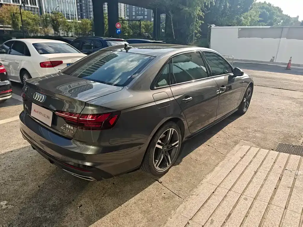 Audi A4L 2022 из CN, фото 4