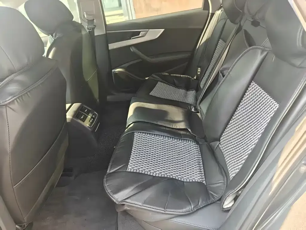 Audi A4L 2022 из CN, фото 9