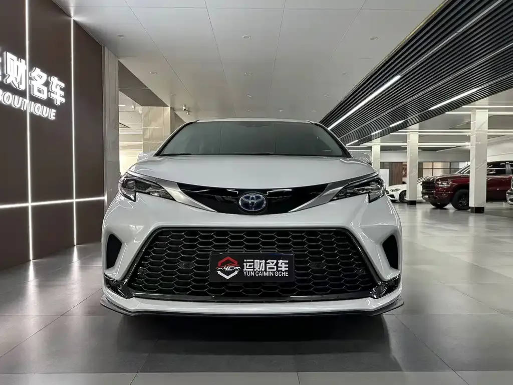 Toyota Granvia 2023 из CN, фото 2