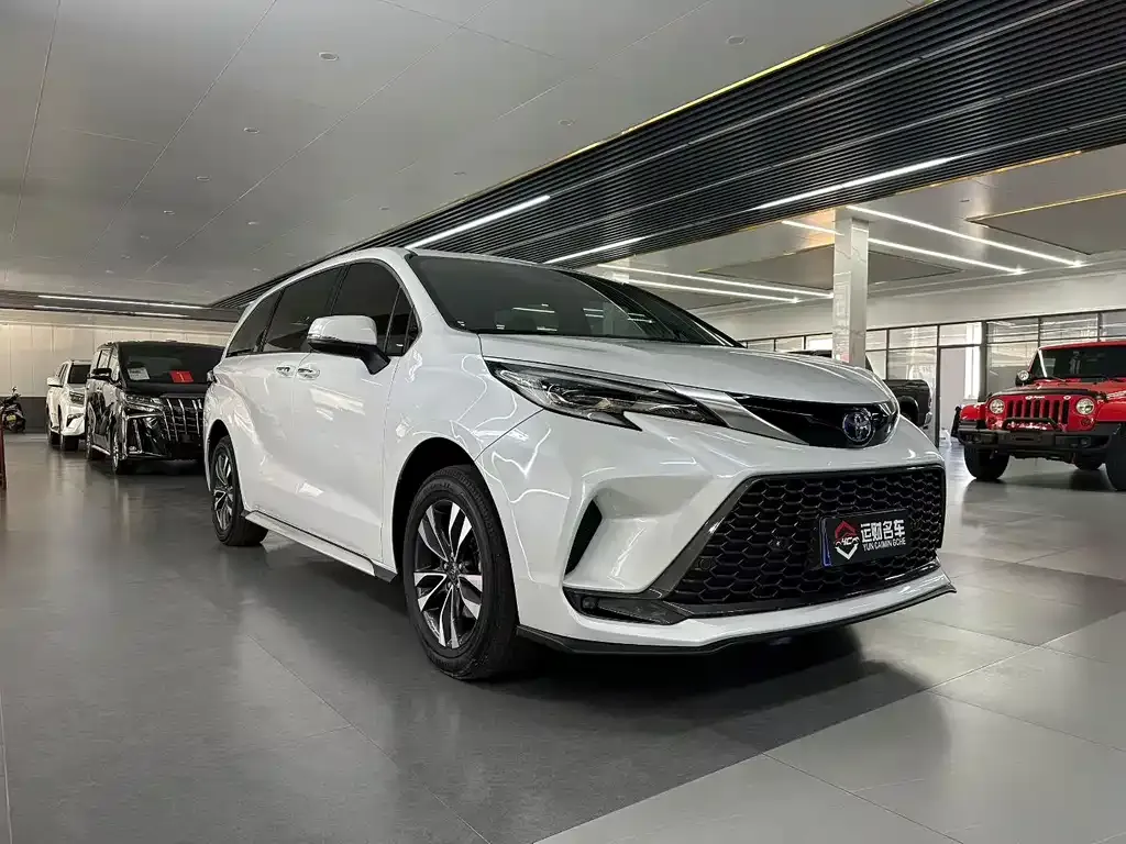 Toyota Granvia 2023 из CN, фото 3