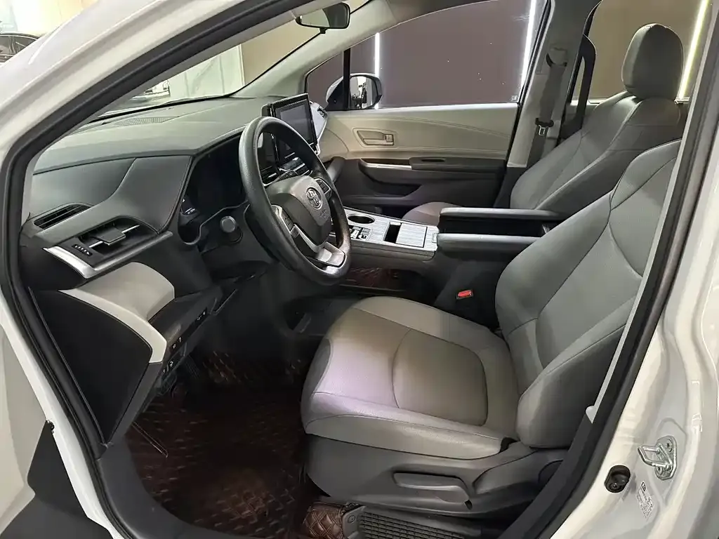 Toyota Granvia 2023 из CN, фото 4