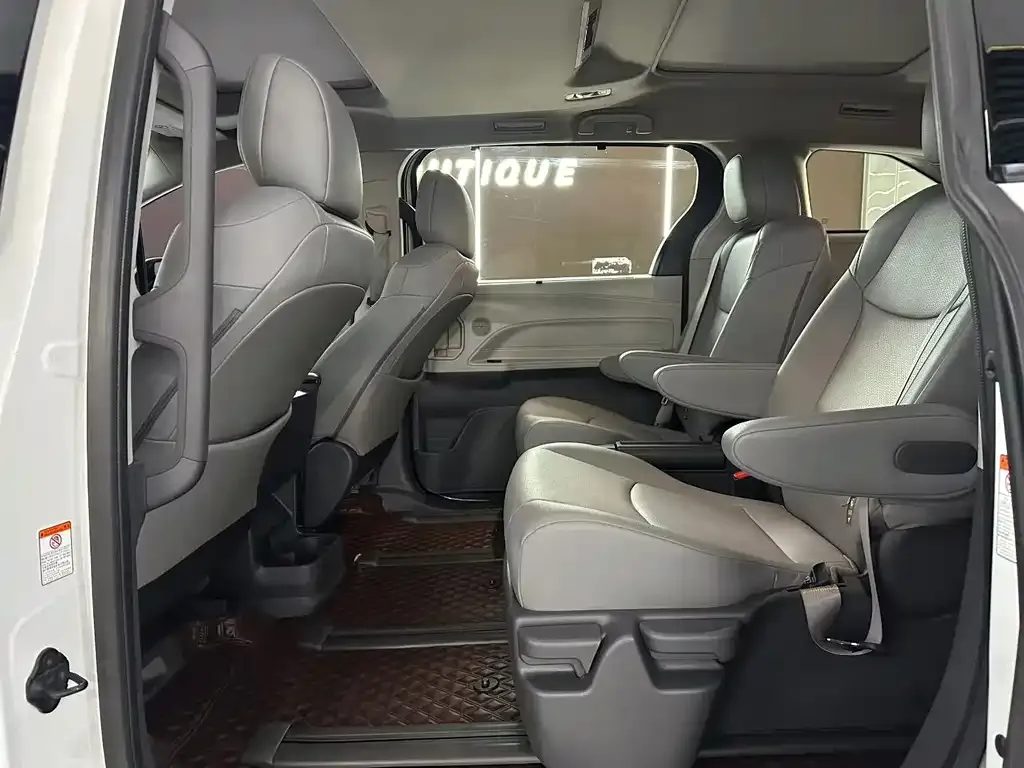 Toyota Granvia 2023 из CN, фото 5