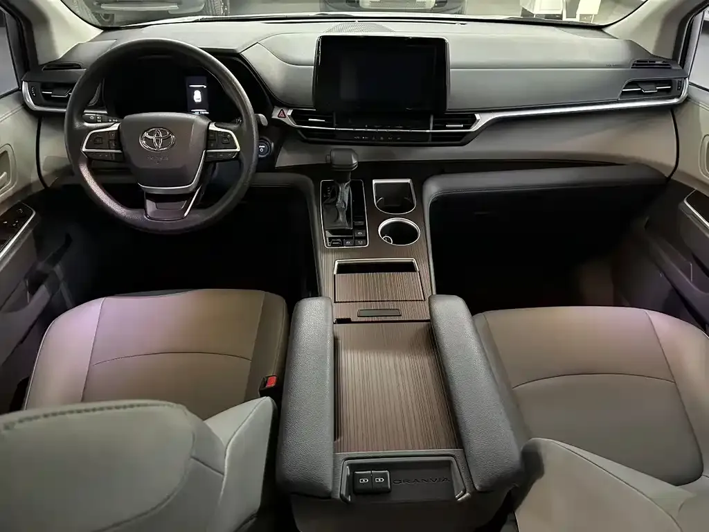 Toyota Granvia 2023 из CN, фото 6