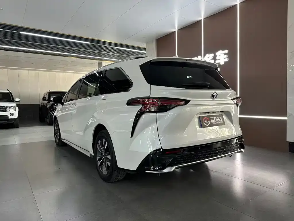 Toyota Granvia 2023 из CN, фото 7