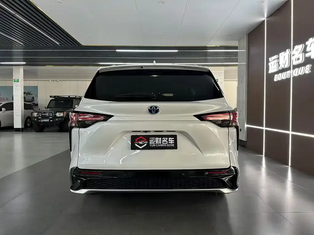 Toyota Granvia 2023 из CN, фото 8