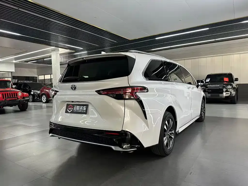 Toyota Granvia 2023 из CN, фото 9