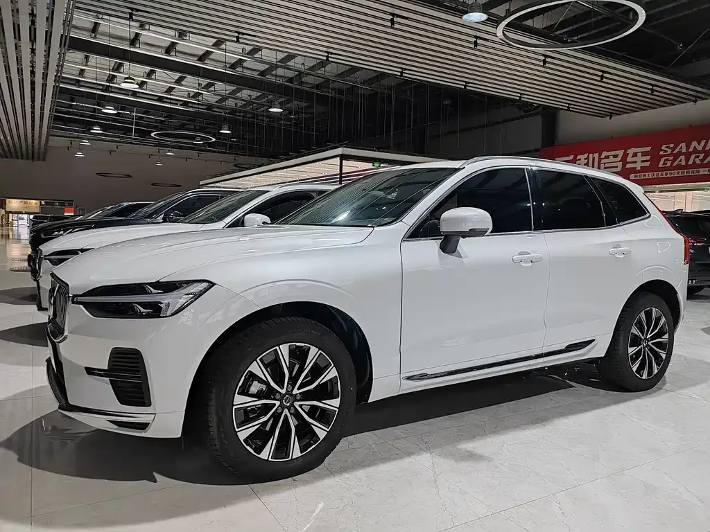 Volvo XC60 2022 из CN, фото 1