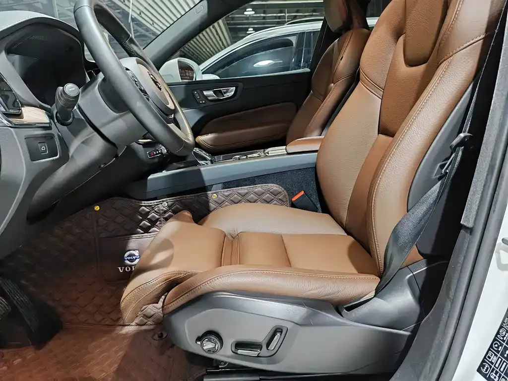 Volvo XC60 2022 из CN, фото 8
