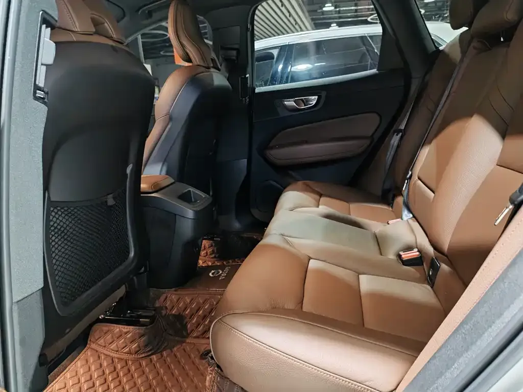 Volvo XC60 2022 из CN, фото 9