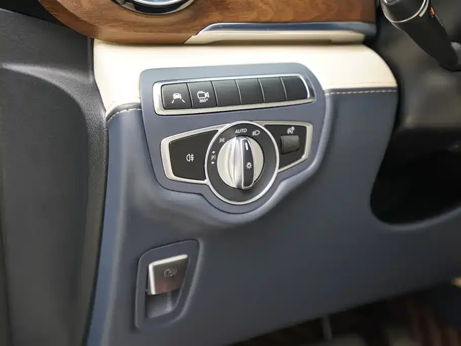 Mercedes-Benz V-Class 2023 из CN, фото 6