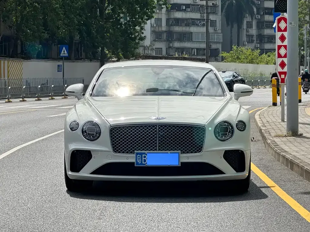 Bentley Continental 2023 из CN, фото 2