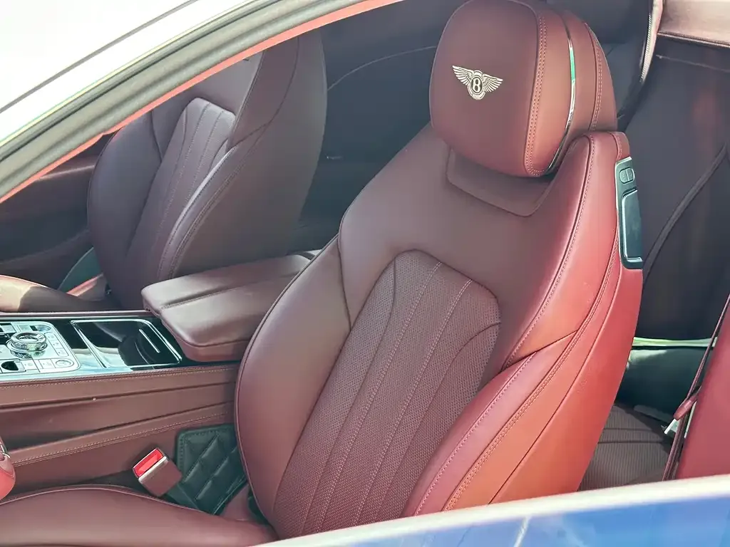 Bentley Continental 2023 из CN, фото 7
