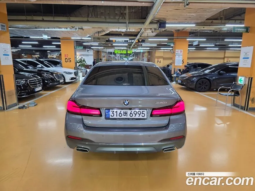 BMW 5-Series 2023 из KR, фото 4