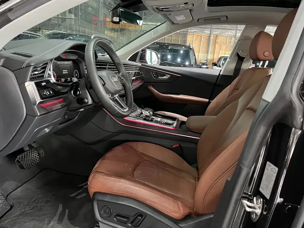 Audi Q8 2024 из CN, фото 10