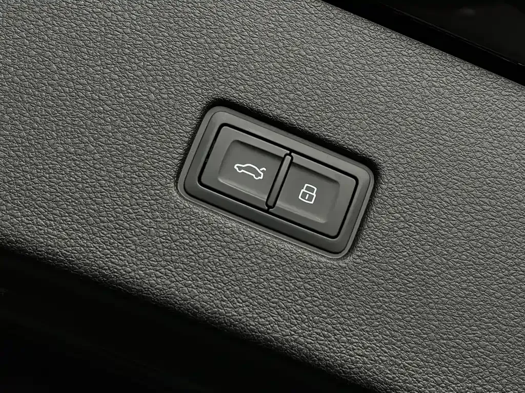 Audi Q8 2024 из CN, фото 9