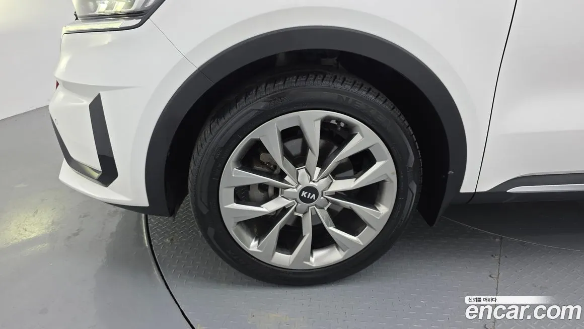 Kia Sorento — фото 5