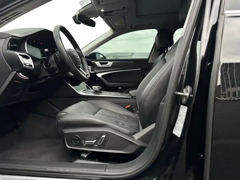 Audi A6L 2023 из CN, фото 9