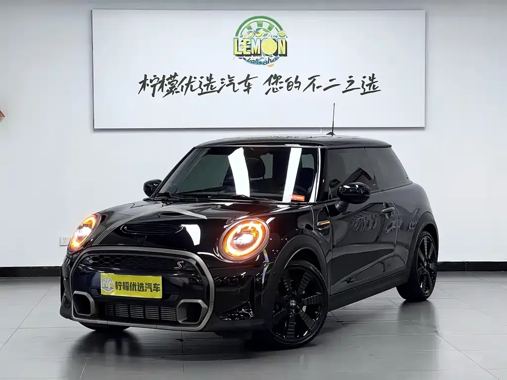 MINI Cooper (3-door) 2023 из CN, фото 1