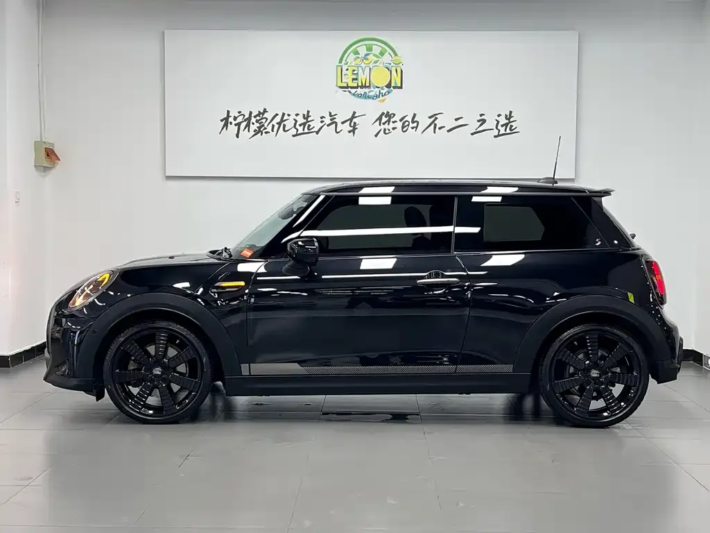 MINI Cooper (3-door) 2023 из CN, фото 2