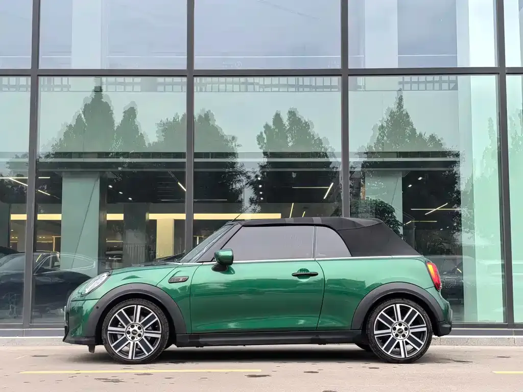 MINI Cooper (3-door) 2023 из CN, фото 2