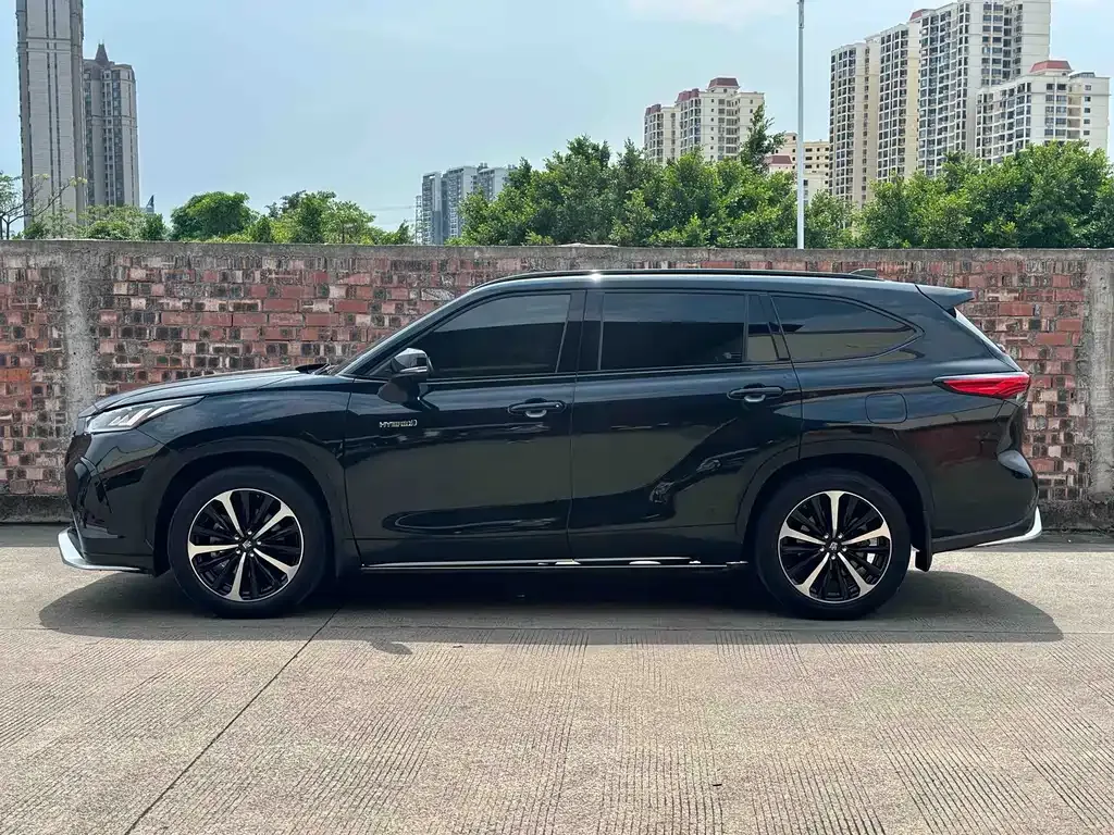 Toyota Crown Kluger 2021 из CN, фото 3