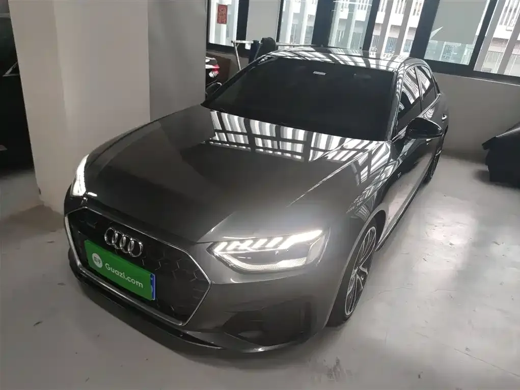 Audi A4L 2021 из CN, фото 2