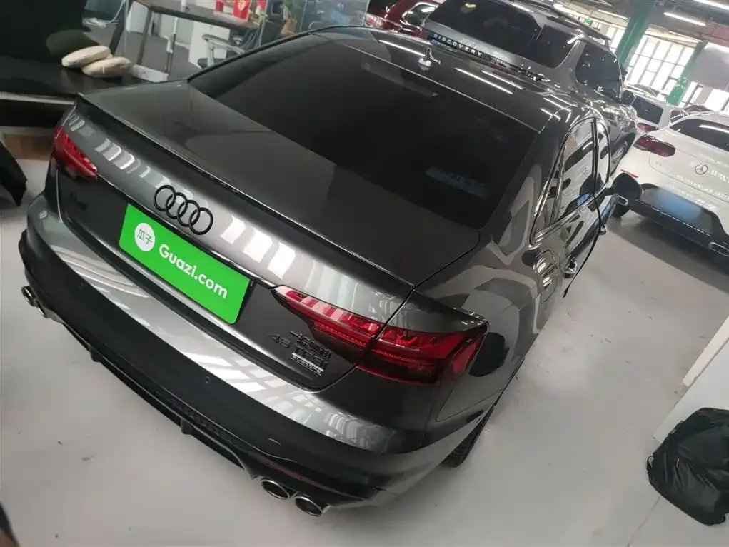 Audi A4L 2021 из CN, фото 6