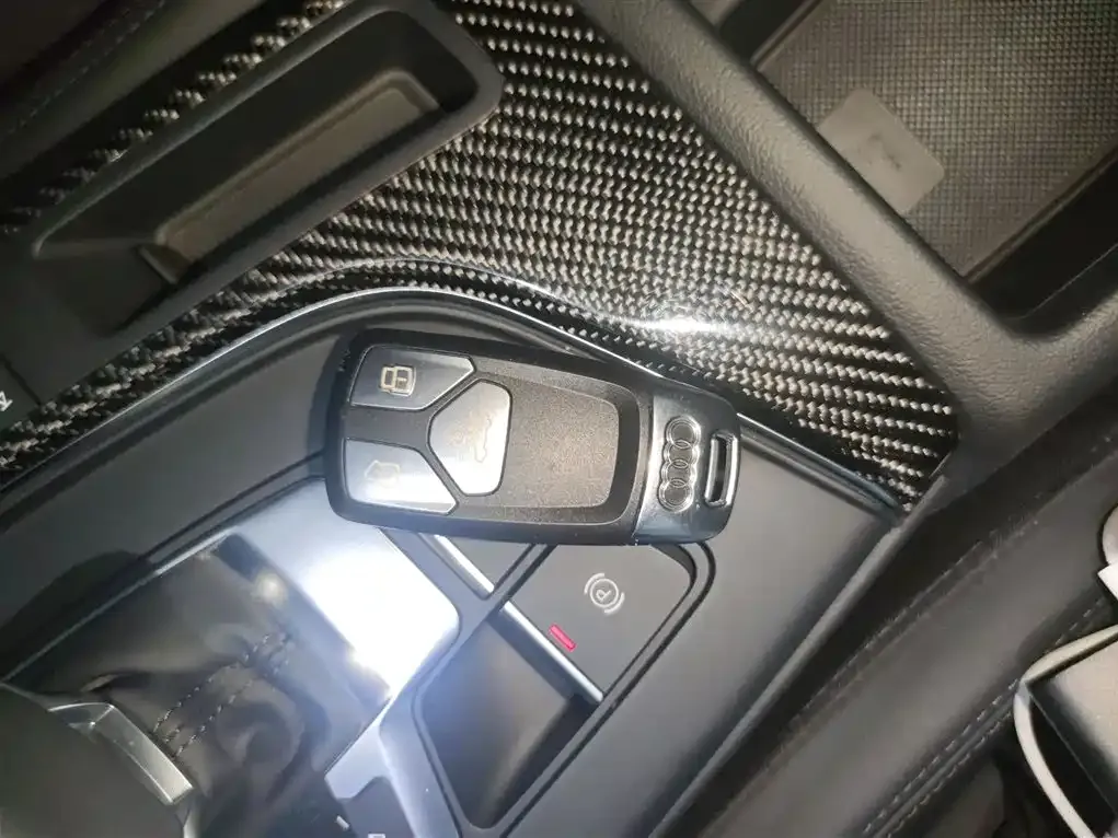 Audi A4L 2021 из CN, фото 8
