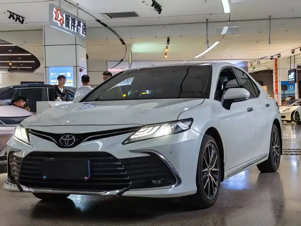 Toyota Camry 2023 из CN, фото 1